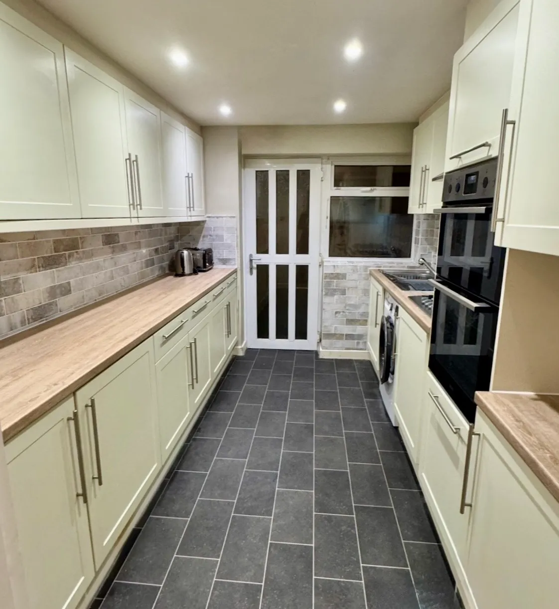 Fitted kitchen with new units and worktop