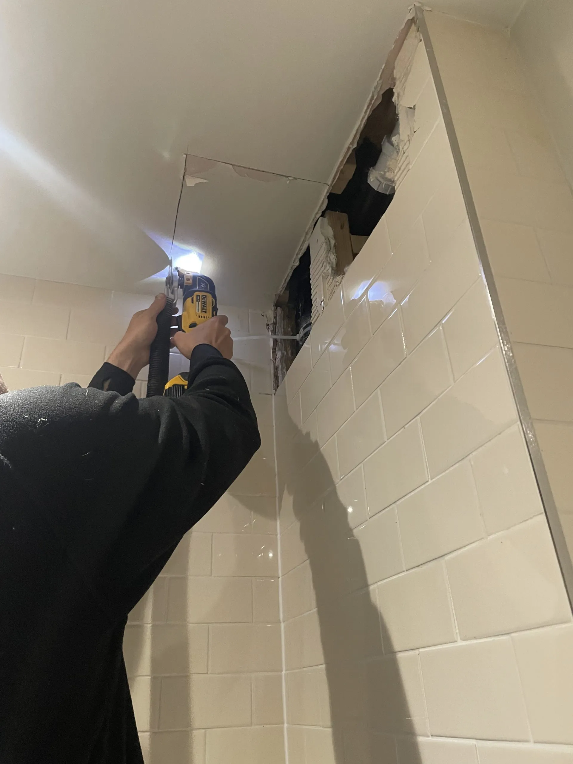 Tracing a plumbing fault in a wall during an emergency call-out