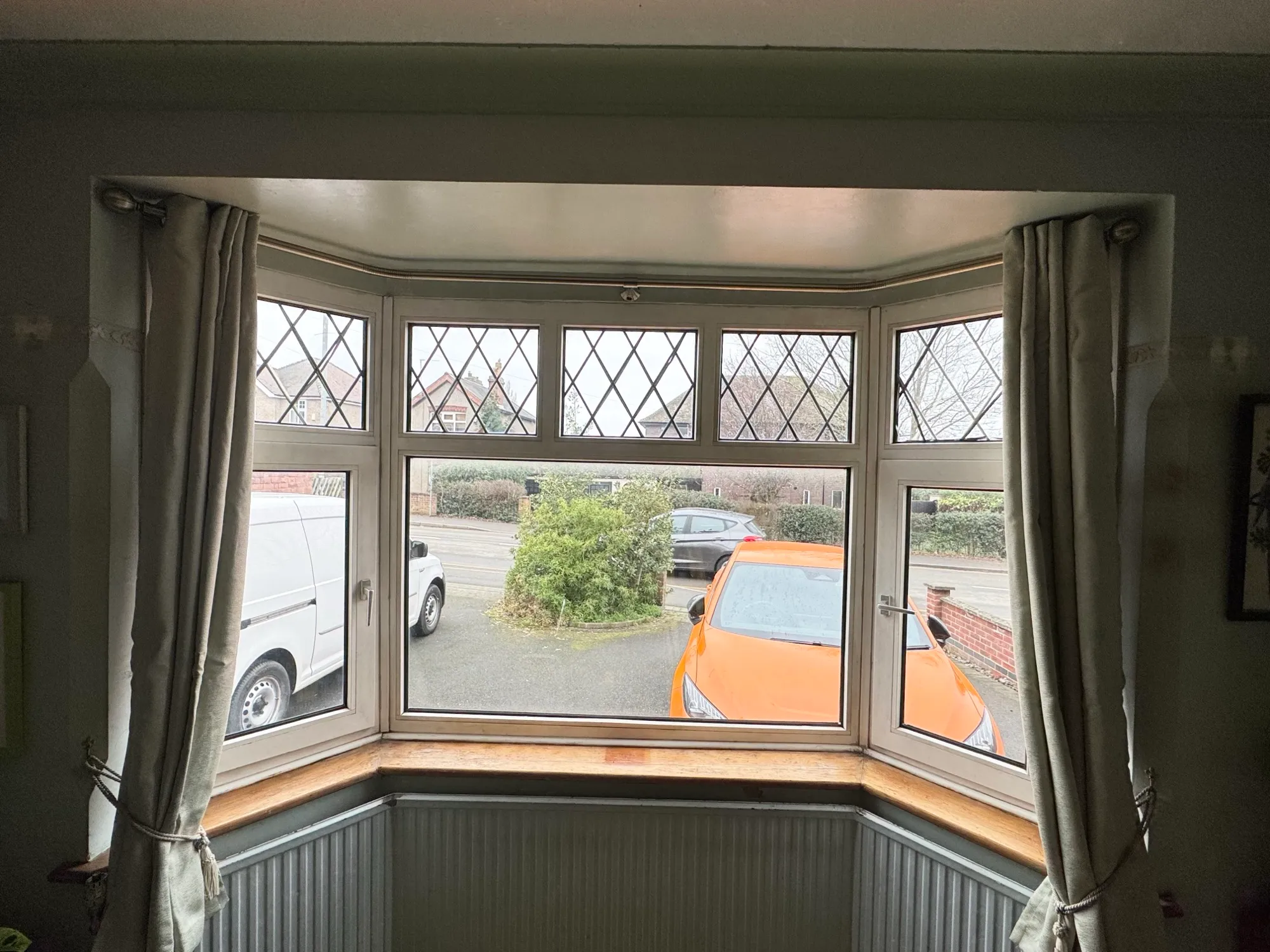 Bespoke curtain pole following the curve of a 1930s bay window